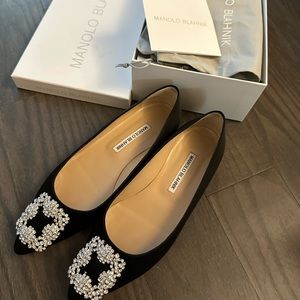Manolo Blahnik size 7 Only worn once to try it on. Reg price $1245 withtax $1406
